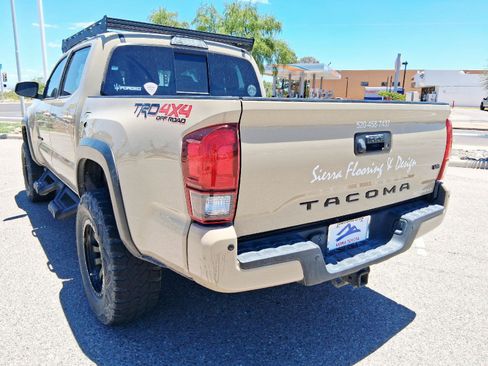 Used 2019 Toyota Tacoma TRD Off-Road w/ Technology Package AWD/4WD image 4