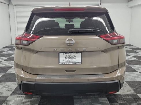Certified 2025 Nissan Rogue SV FWD image 5