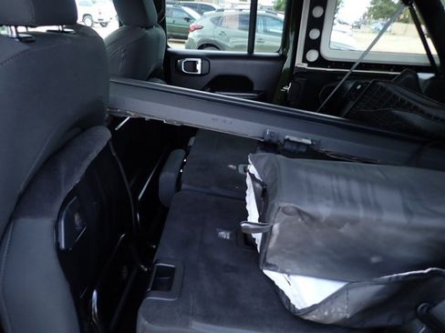 Used 2023 Jeep Wrangler Unlimited AWD/4WD image 10