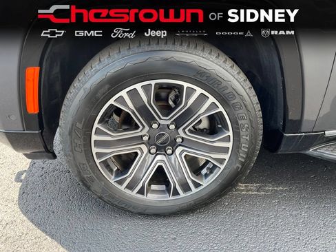 Used 2025 Jeep Wagoneer L 4WD w/ HD Trailer Tow Package image 17