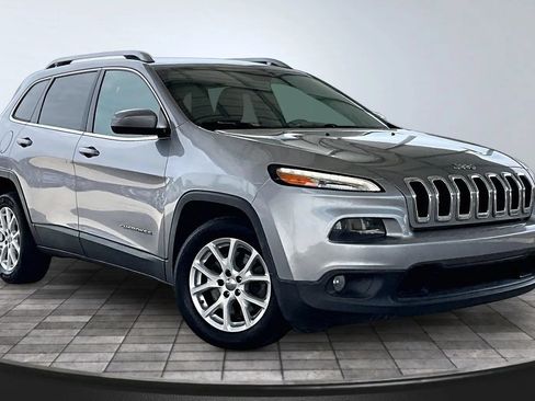 Used 2015 Jeep Cherokee Latitude FWD image 5