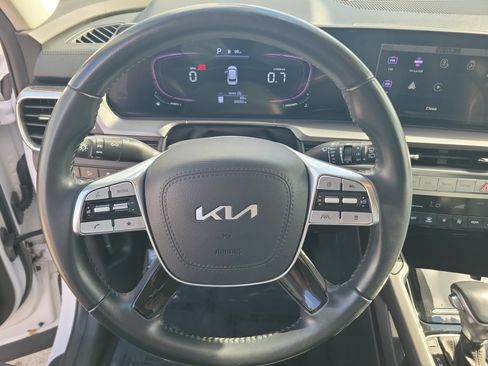 Used 2024 Kia Telluride S FWD image 19