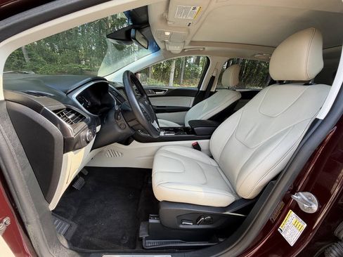 Used 2019 Ford Edge Titanium w/ Cold Weather Package FWD image 9