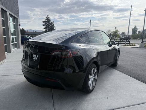 Used 2024 Tesla Model Y Long Range RWD image 8