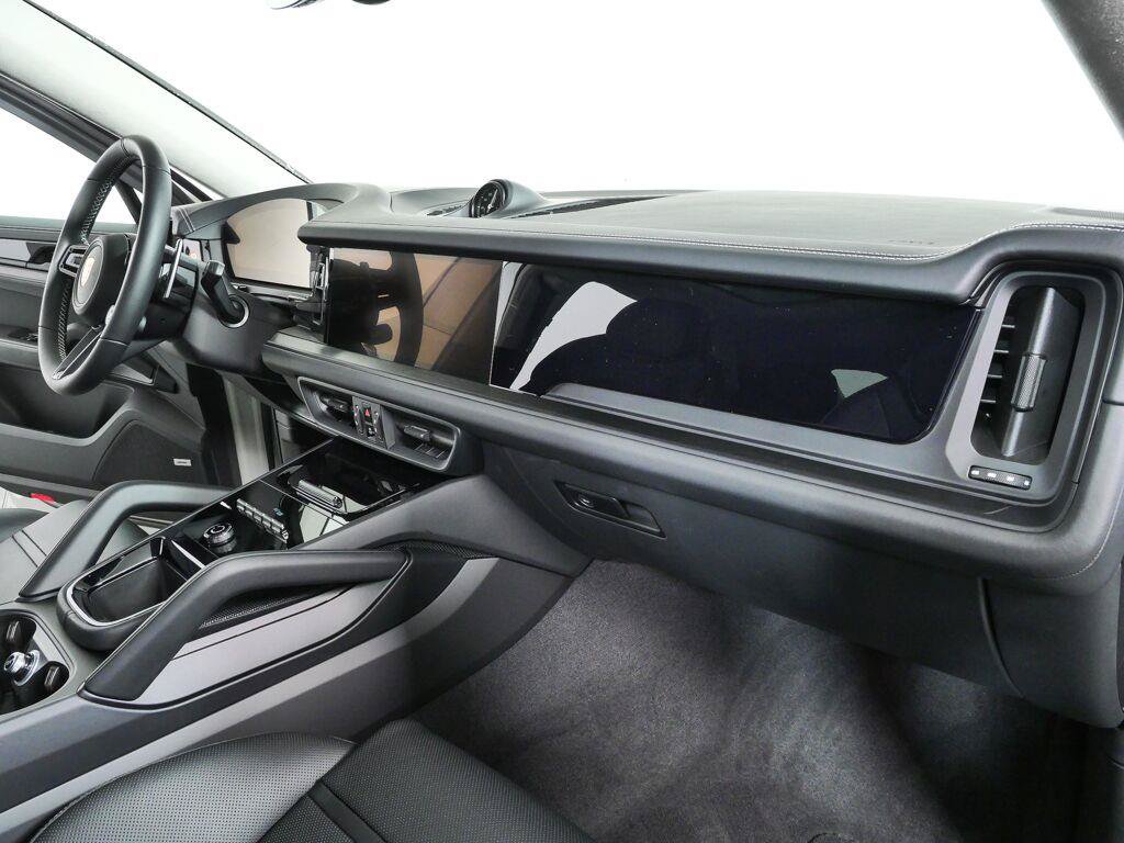 New 2026 Porsche Cayenne GTS AWD/4WD image 26