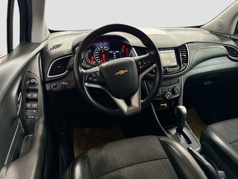 Used 2019 Chevrolet Trax LT w/ LT Convenience Package FWD image 21