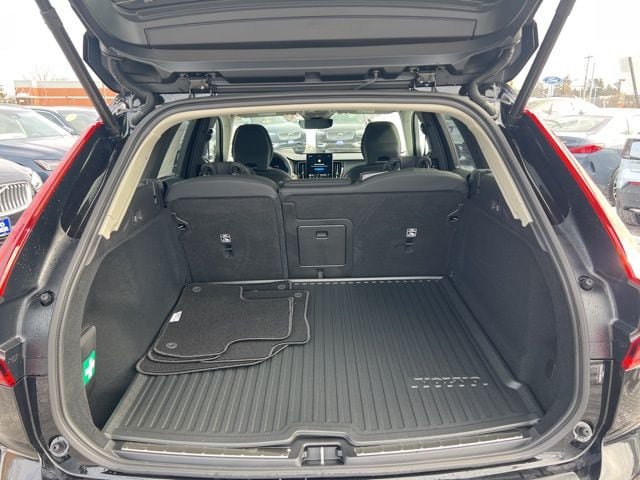 New 2026 Volvo XC60 B5 Plus w/ Protection Package Premier AWD/4WD image 20