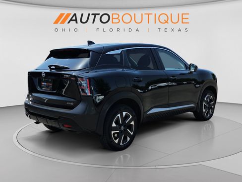Used 2025 Nissan Kicks SV AWD/4WD image 5