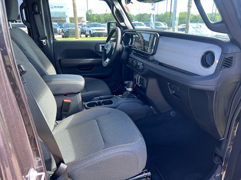 Certified 2025 Jeep Wrangler Unlimited Sahara AWD/4WD image 13