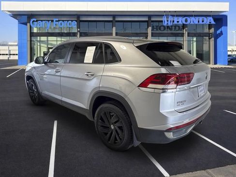 Used 2022 Volkswagen Atlas Cross Sport SE FWD image 3