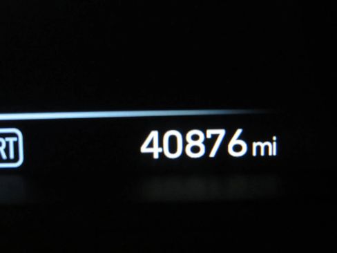 Used 2019 Genesis G70 2.0T Advanced image 15