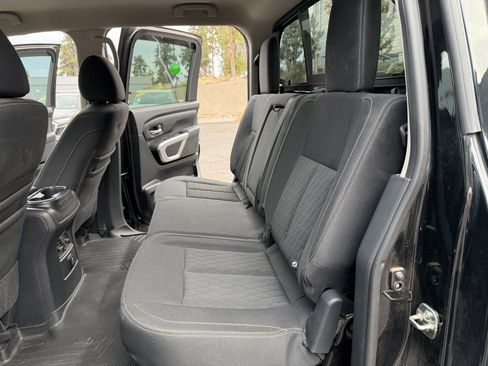 Used 2018 Nissan Titan SV w/ SV Convenience Package image 12
