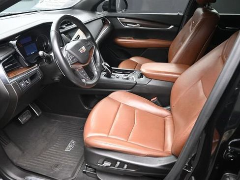 Used 2022 Cadillac XT5 Sportv w/ LPO, ONYX Package AWD/4WD image 9