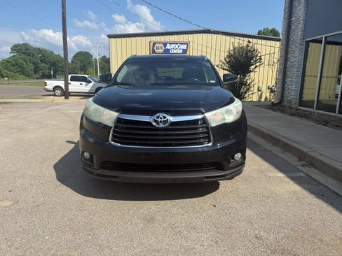 Used 2016 Toyota Highlander XLE AWD/4WD image 3
