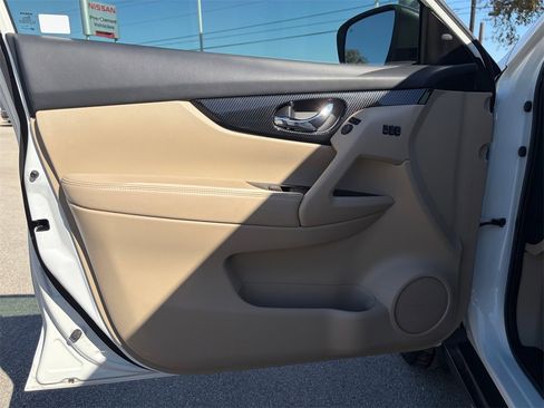 Used 2019 Nissan Rogue SL w/ Premium Package image 20