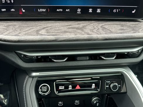 Used 2025 Audi Q5 Premium w/ Convenience Package AWD/4WD image 22