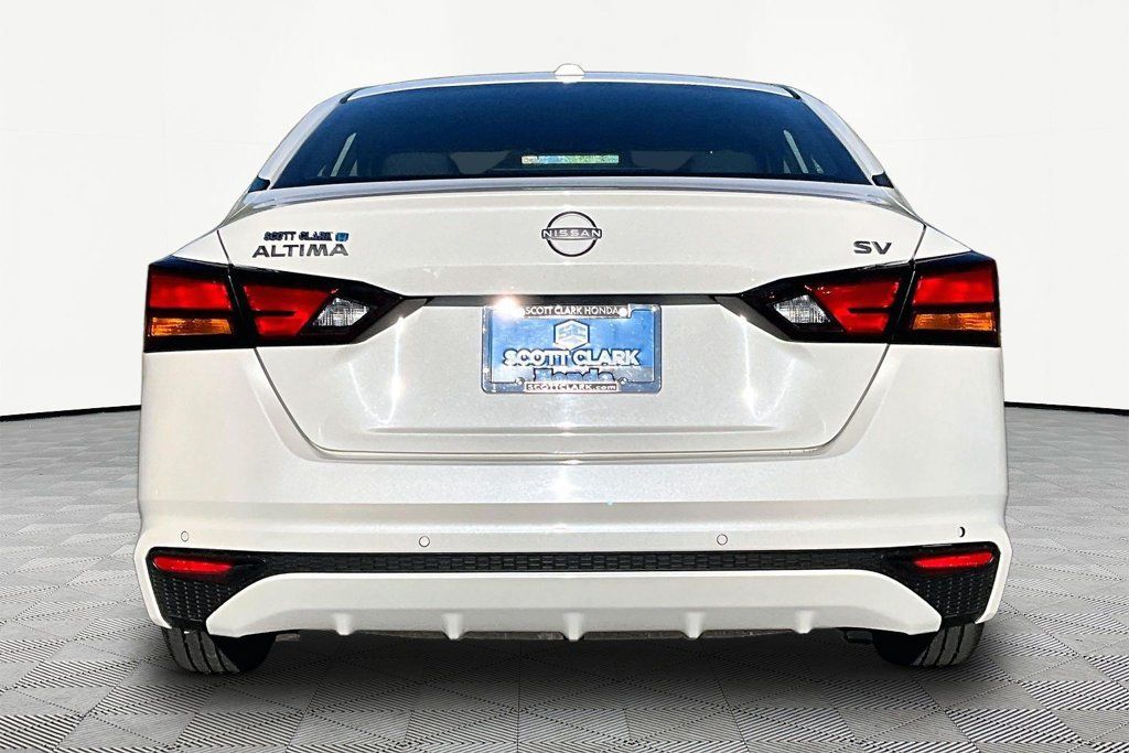 Used 2024 Nissan Altima 2.5 SV FWD image 7
