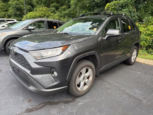Used 2020 Toyota RAV4 XLE w/ Convenience Package AWD/4WD image 2