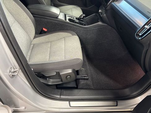 Used 2025 Volvo XC40 B5 Core image 42