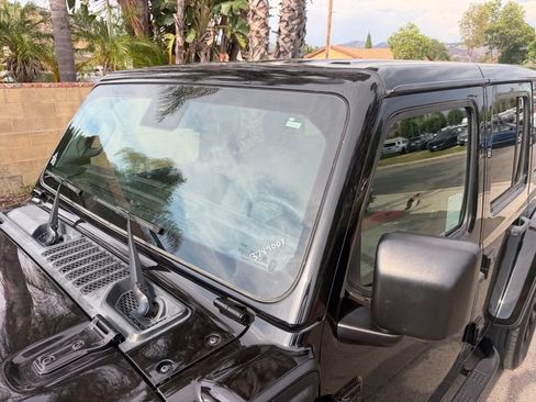 Used 2024 Jeep Wrangler Unlimited Sahara AWD/4WD image 8