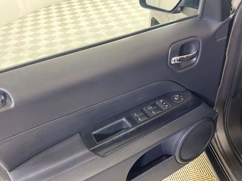 Used 2015 Jeep Patriot High Altitude AWD/4WD image 16