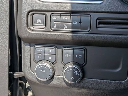 Used 2024 Chevrolet Tahoe Premier AWD/4WD image 17
