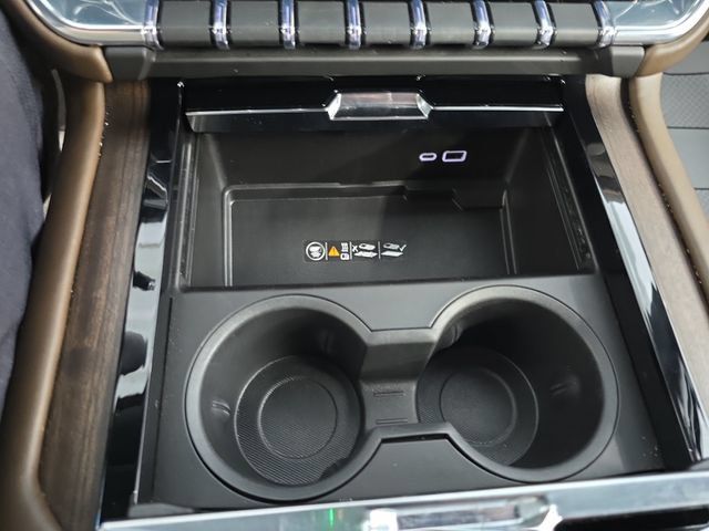 Certified 2025 GMC Yukon Denali Ultimate AWD/4WD image 22