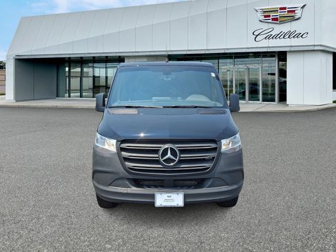 Used 2022 Mercedes-Benz Sprinter 2500 image 2