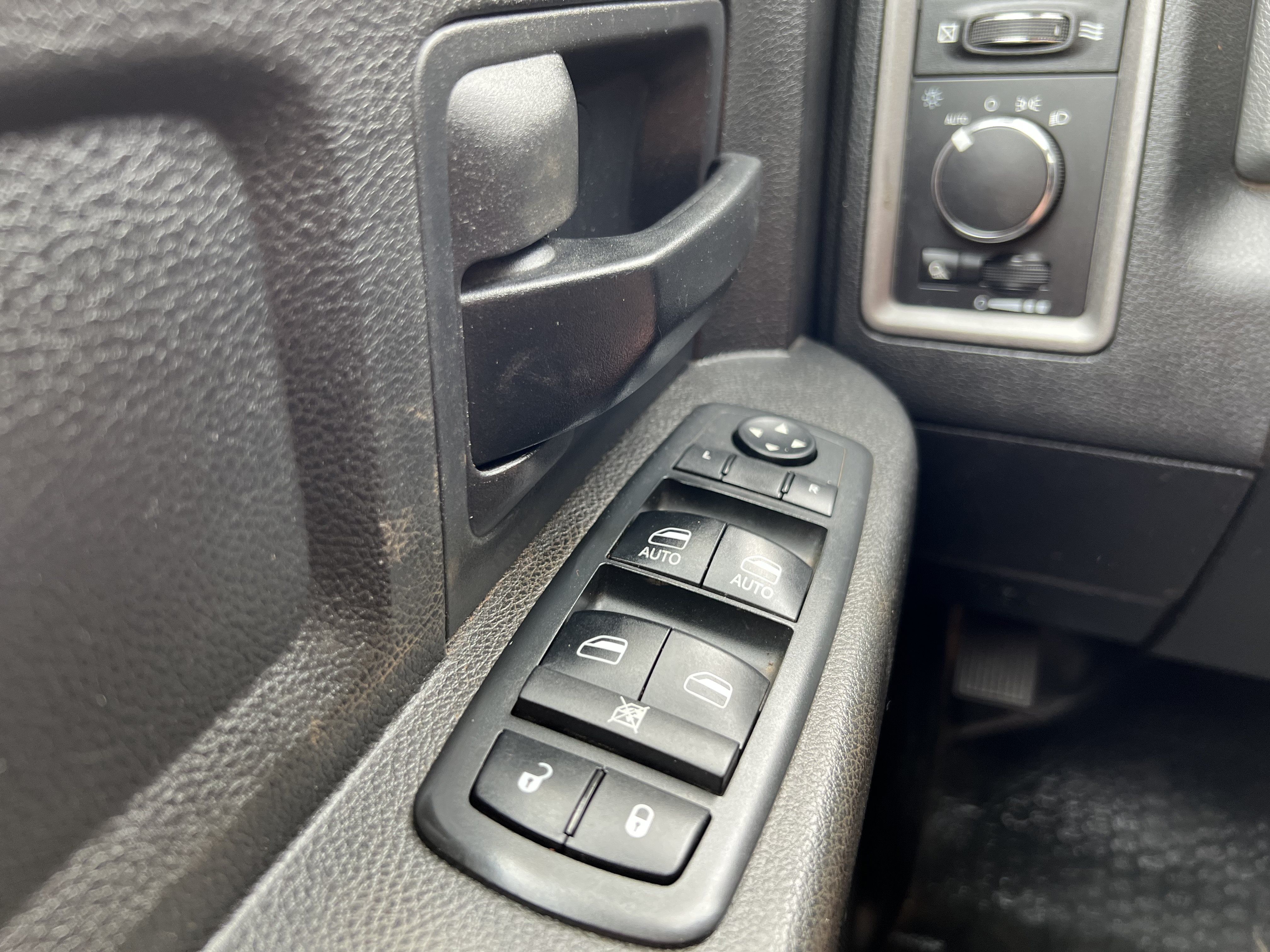 Used 2018 RAM 2500 Tradesman w/ Chrome Appearance Group AWD/4WD image 24