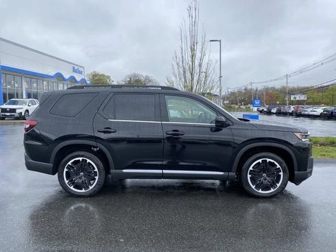 New 2026 Honda Pilot Touring image 2