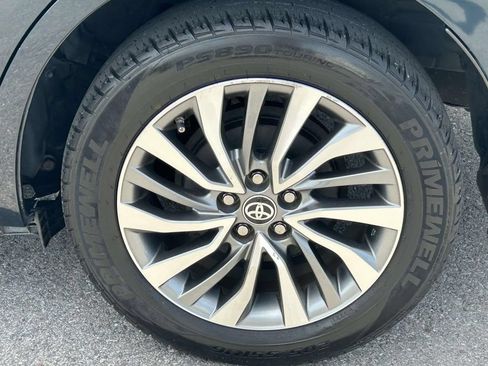 Used 2017 Toyota Corolla XLE FWD image 9