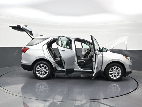 Used 2020 Chevrolet Equinox LS FWD image 34
