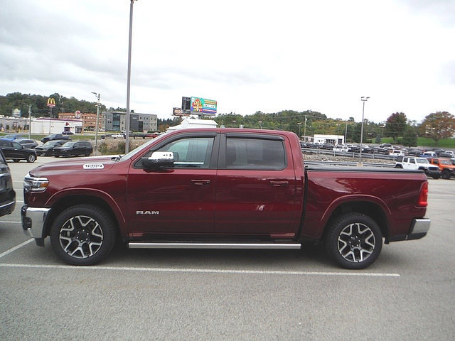 Used 2025 RAM 1500 Laramie AWD/4WD image 2