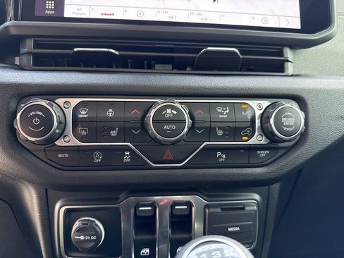 Used 2024 Jeep Wrangler Sport S image 26