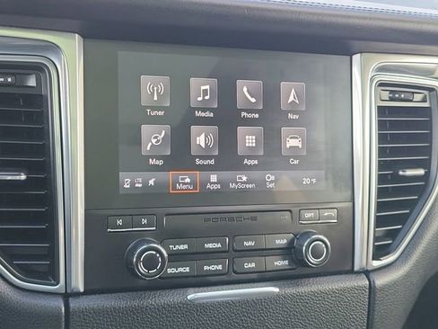 Used 2018 Porsche Macan Turbo image 19