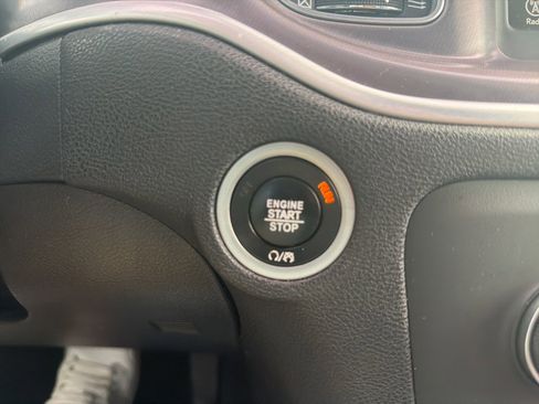 Used 2019 Dodge Charger SXT RWD image 17