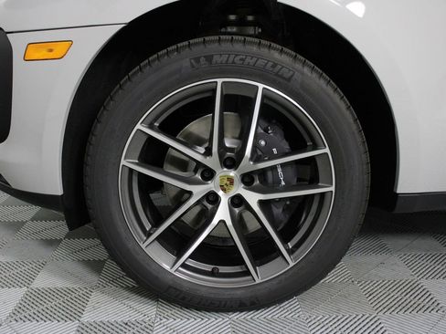 New 2026 Porsche Macan image 17