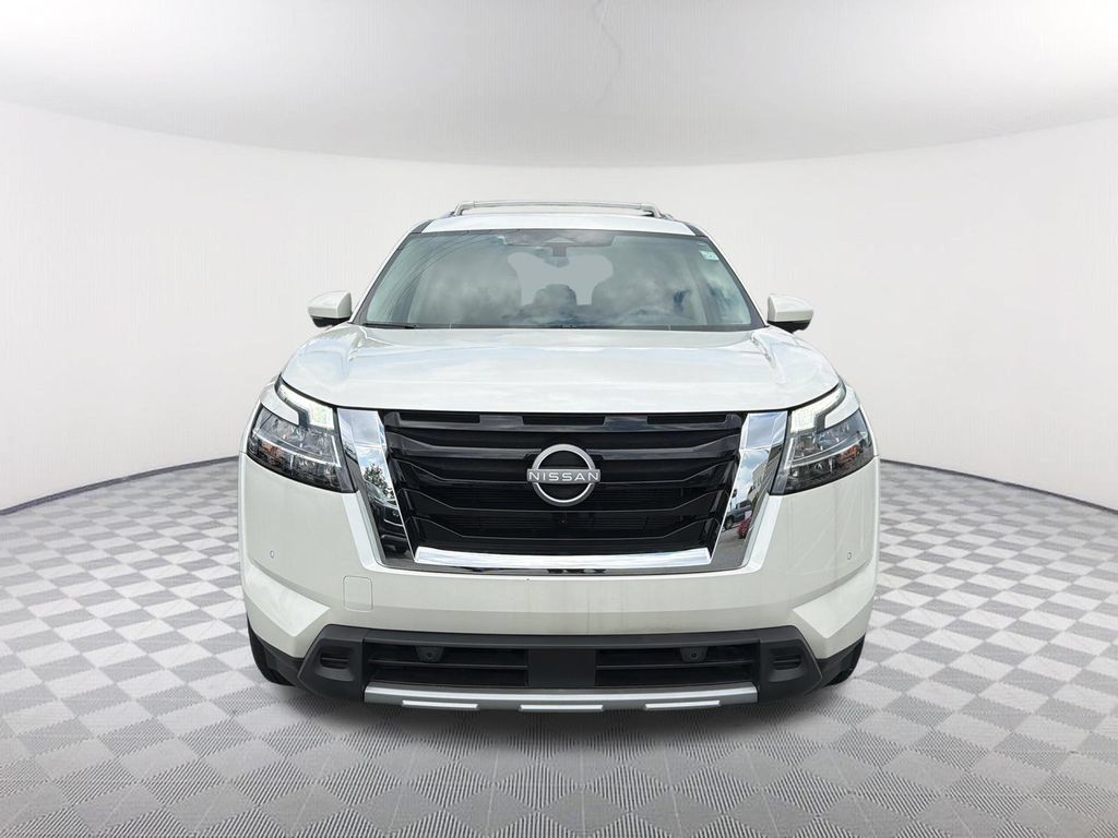 Used 2024 Nissan Pathfinder SL FWD image 2