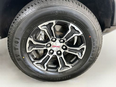 Used 2024 GMC Canyon AT4 AWD/4WD image 11