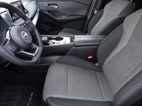 Used 2023 Nissan Rogue SV image 6