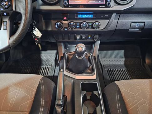 Used 2021 Toyota Tacoma TRD Off-Road AWD/4WD image 20