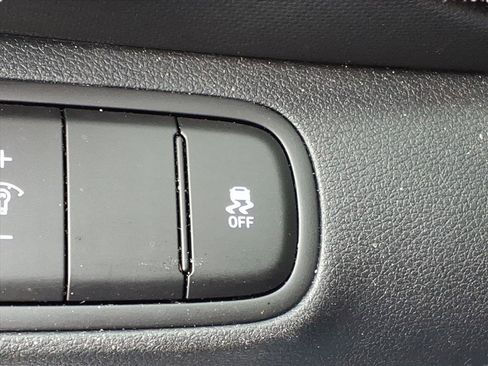 Used 2025 Hyundai Venue SE image 18