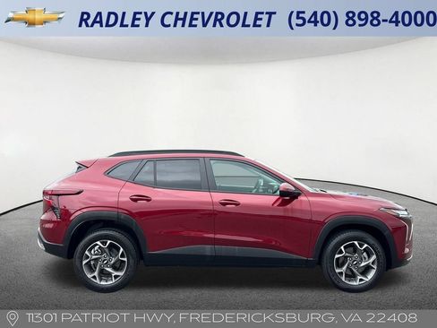 Used 2025 Chevrolet Trax LT FWD image 26