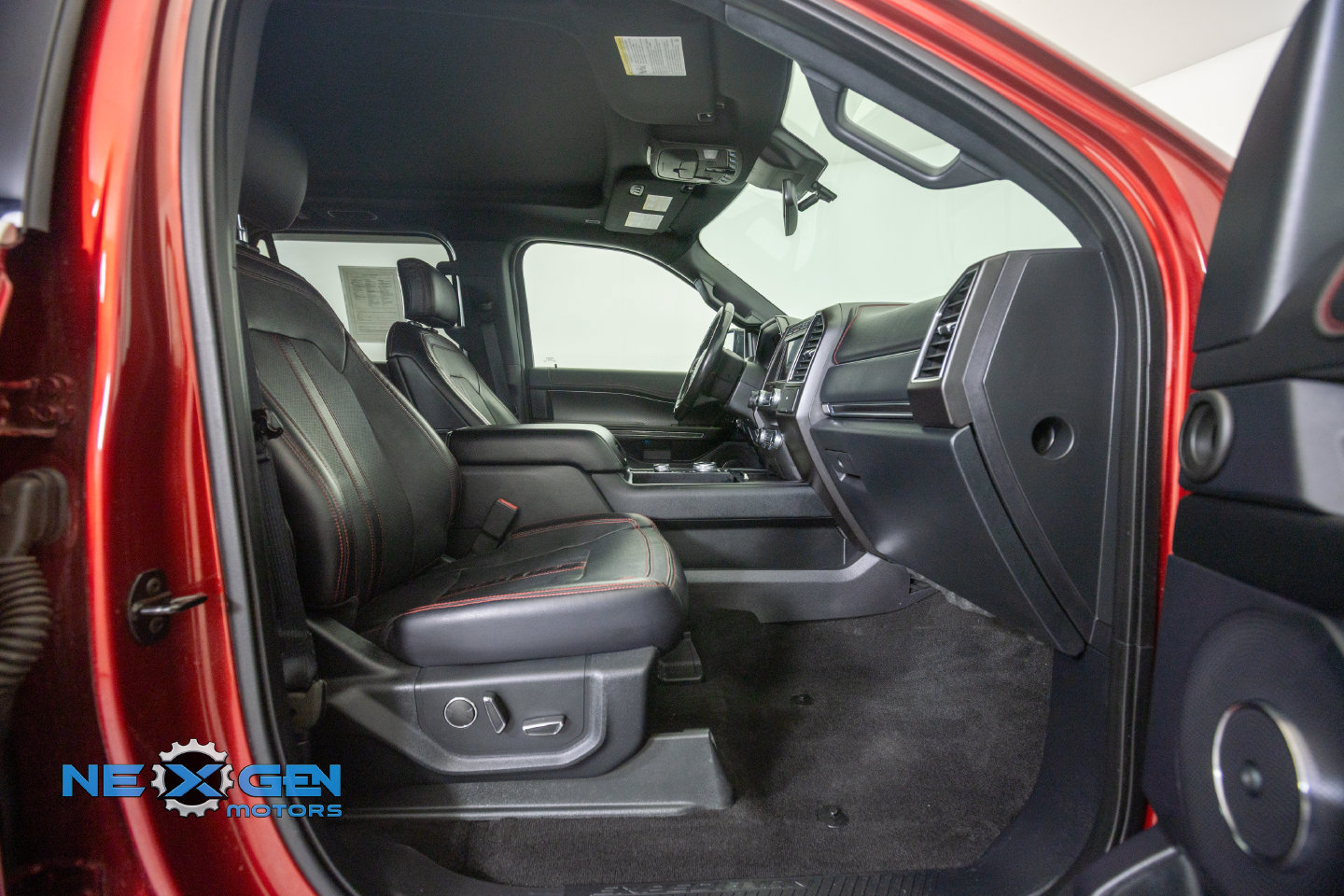 Used 2019 Ford Expedition Limited w/ Equipment Group 303A AWD/4WD image 9