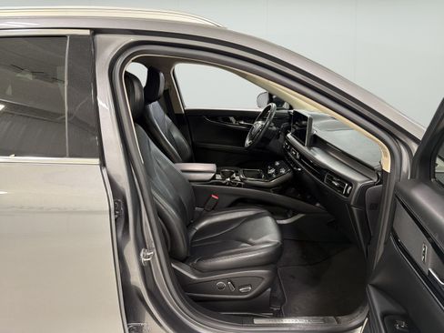 Used 2023 Lincoln Nautilus FWD w/ Premium Package image 12
