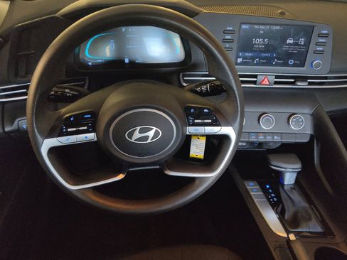 Used 2025 Hyundai Elantra SE FWD image 22