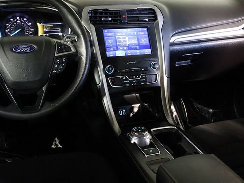 Used 2019 Ford Fusion SE FWD image 15