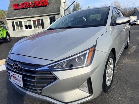 Used 2019 Hyundai Elantra SE image 9