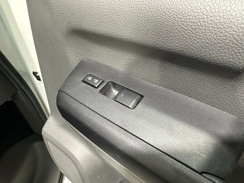 Used 2014 Nissan NV 2500 SV image 15