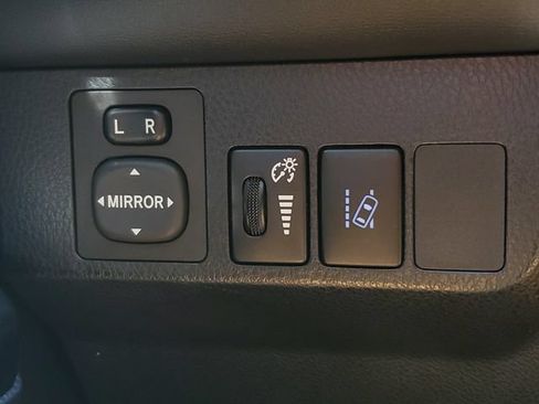 Used 2018 Toyota RAV4 Limited AWD/4WD image 34
